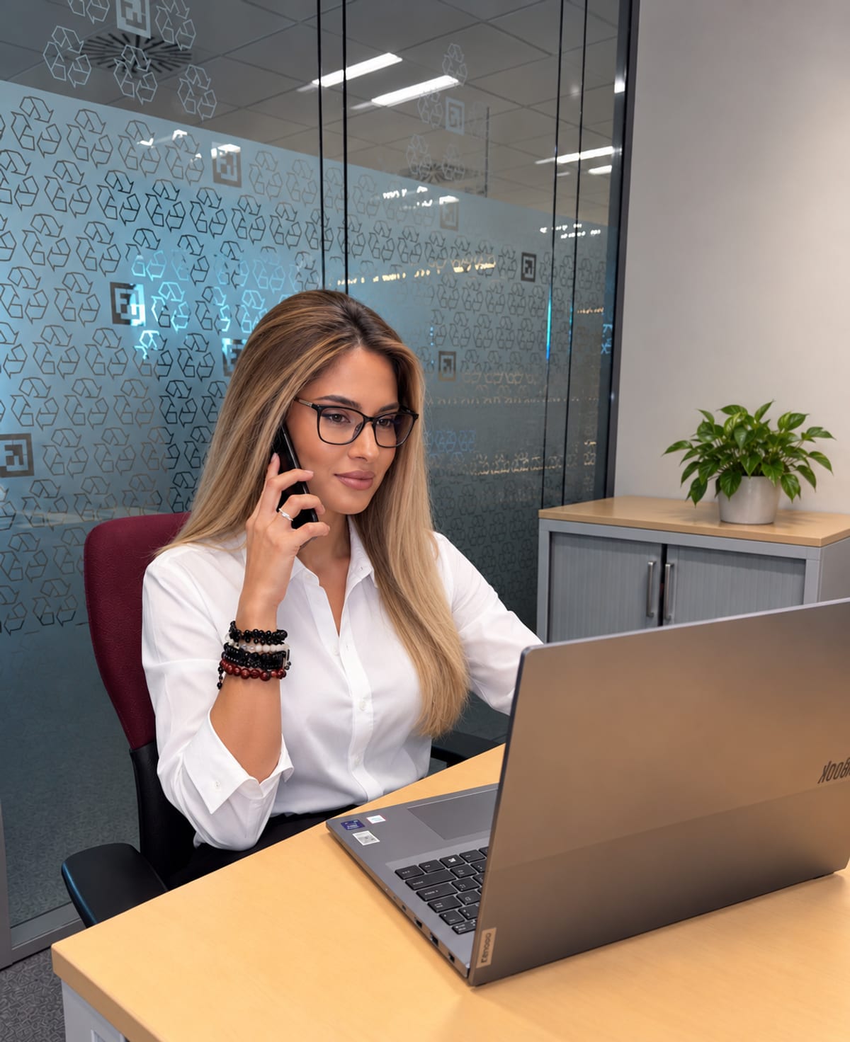 Bianca Răduță, FEPRA Customer Experience team, on the phone with a client